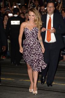 Scarlett Johansson feet photo thumbnail
