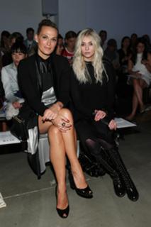 Molly Sims feet photo thumbnail