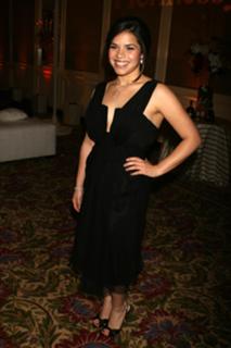 America Ferrera feet photo thumbnail