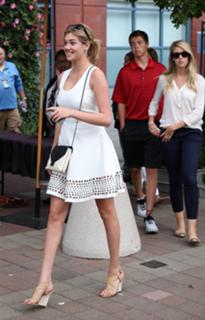 Kate Upton feet photo thumbnail