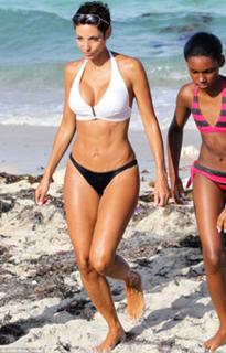 Nicole Murphy feet photo thumbnail