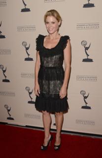 Julie Bowen feet photo thumbnail