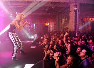 Rita Ora feet photo thumbnail