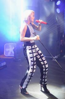 Rita Ora feet photo thumbnail