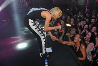 Rita Ora feet photo thumbnail