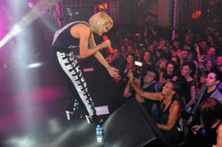 Rita Ora feet photo thumbnail