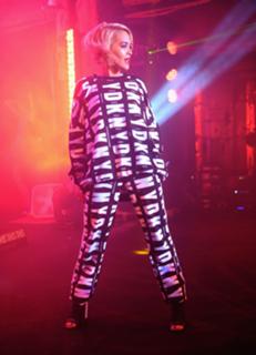 Rita Ora feet photo thumbnail