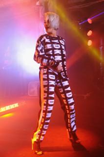 Rita Ora feet photo thumbnail