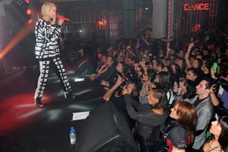 Rita Ora feet photo thumbnail