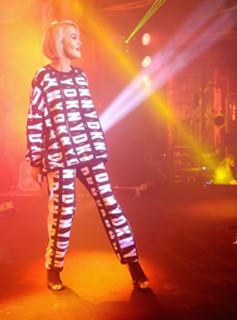 Rita Ora feet photo thumbnail