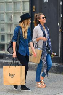 Jessica Alba feet photo thumbnail