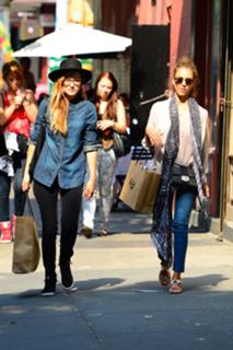 Jessica Alba feet photo thumbnail