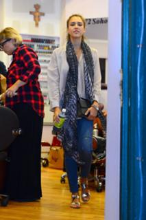 Jessica Alba feet photo thumbnail