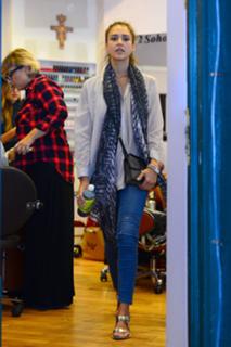Jessica Alba feet photo thumbnail