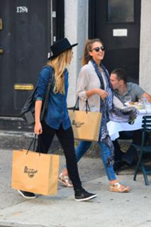 Jessica Alba feet photo thumbnail