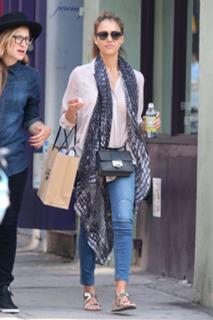 Jessica Alba feet photo thumbnail