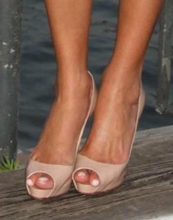 Nicky Rothschild feet photo thumbnail