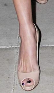 Nicky Rothschild feet photo thumbnail