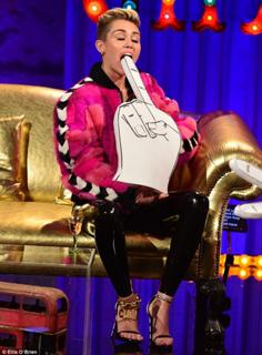 Miley Cyrus feet photo thumbnail
