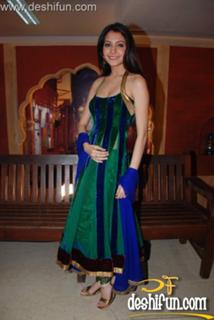Anushka Sharma feet photo thumbnail