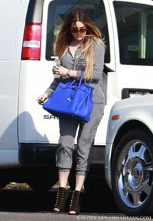Khloé Kardashian feet photo thumbnail