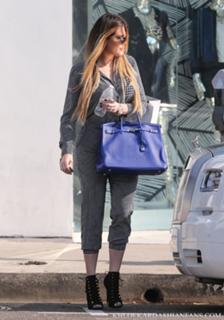 Khloé Kardashian feet photo thumbnail