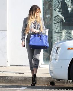 Khloé Kardashian feet photo thumbnail
