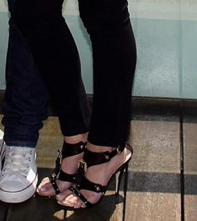 Vanessa Hudgens feet photo thumbnail