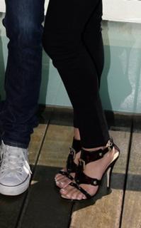 Vanessa Hudgens feet photo thumbnail