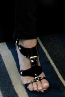 Vanessa Hudgens feet photo thumbnail