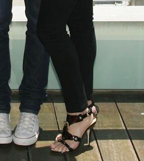 Vanessa Hudgens feet photo thumbnail