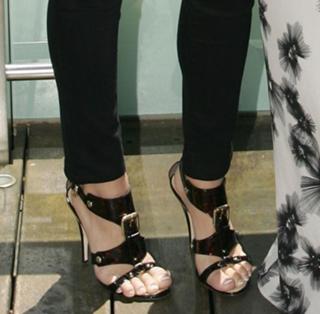Vanessa Hudgens feet photo thumbnail