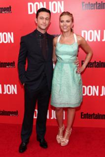 Scarlett Johansson feet photo thumbnail