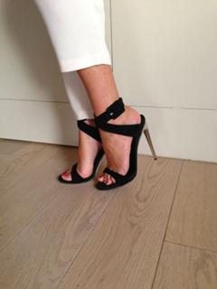 Alessia Marcuzzi feet photo thumbnail