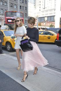 Jessica Alba feet photo thumbnail