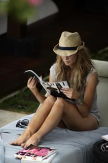 Delta Goodrem feet photo thumbnail