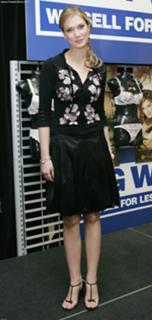 Delta Goodrem feet photo thumbnail