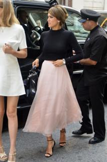 Jessica Alba feet photo thumbnail
