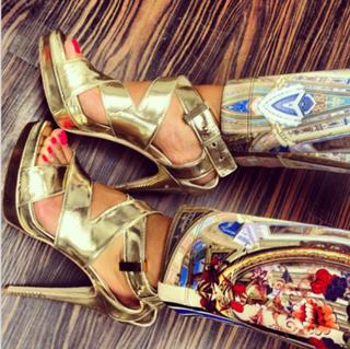 Shay Mitchell feet photo thumbnail