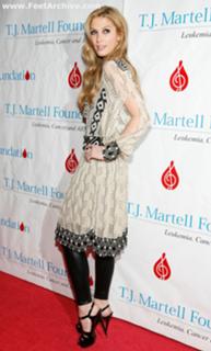 Delta Goodrem feet photo thumbnail