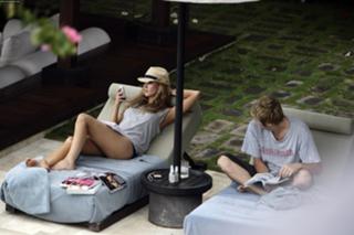 Delta Goodrem feet photo thumbnail