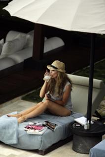 Delta Goodrem feet photo thumbnail