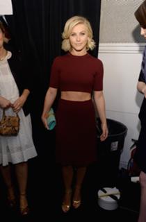 Julianne Hough feet photo thumbnail