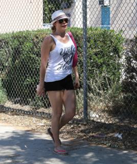LeAnn Rimes feet photo thumbnail