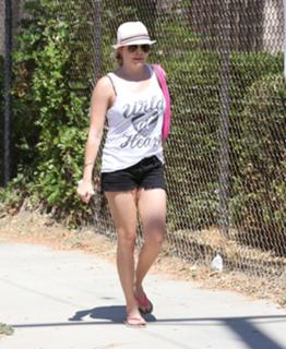 LeAnn Rimes feet photo thumbnail