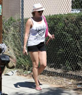 LeAnn Rimes feet photo thumbnail