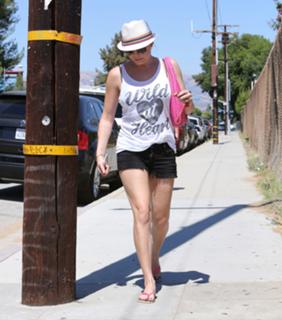 LeAnn Rimes feet photo thumbnail
