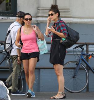 Katie Holmes feet photo thumbnail