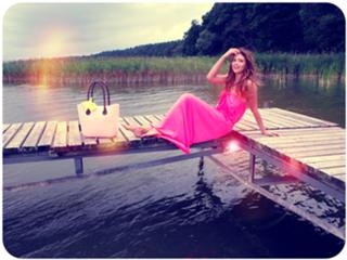 Klaudia Halejcio feet photo thumbnail