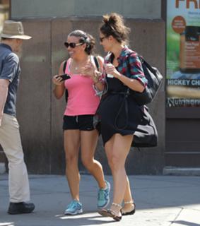 Katie Holmes feet photo thumbnail